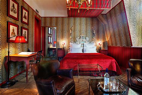 Romantic hotel in Paris! .